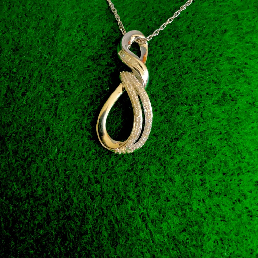 Diamond and Sterling Silver Pendant 18” necklace and Pendant New in Box!!